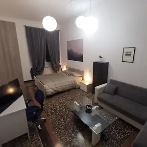 Wow - 175 Mq - Posteggio Privato - Davanti Porto Traghetti - Fino A 10 Posti Letto Genova
